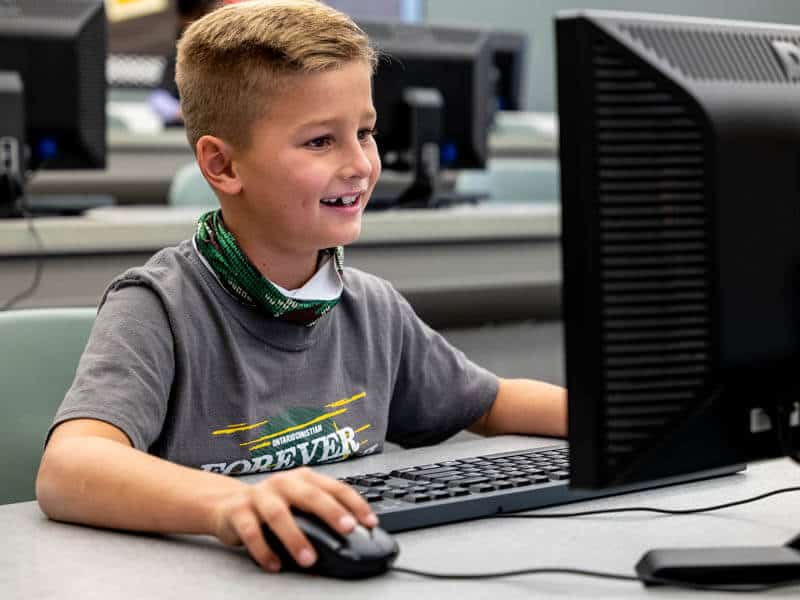Ontario Christian elementary students enjoy enrichment courses in computers